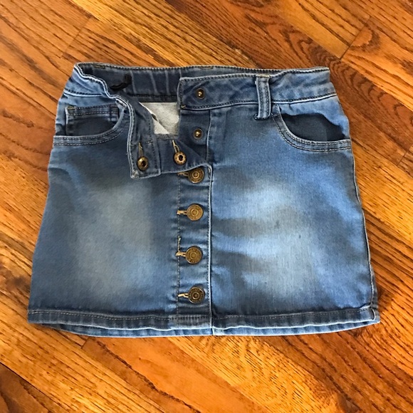Cat & Jack Blue Jean Denim Skirt
4 / 5 XS Extra Small 
2 Snap Snaps Embellish - Picture 8 of 13